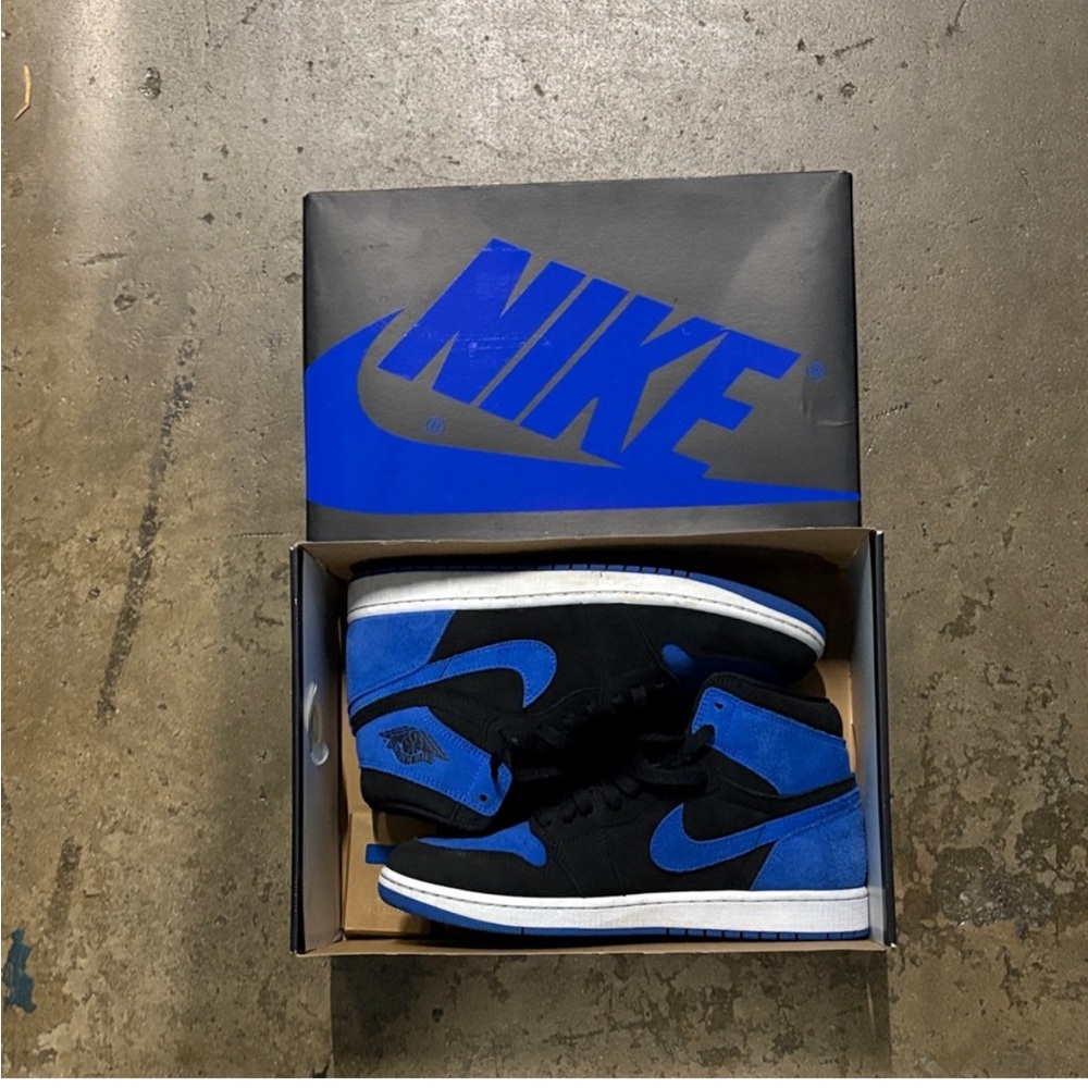 Nike Blue and Black Shoe Box Label
